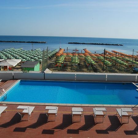 Hotel Embassy Pesaro Eksteriør billede