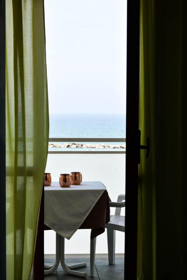 Hotel Embassy Pesaro Eksteriør billede