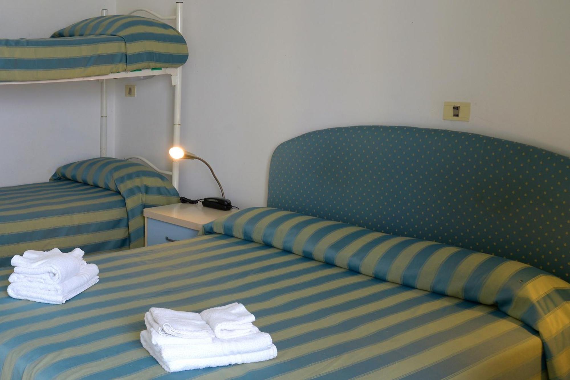 Hotel Embassy Pesaro Eksteriør billede