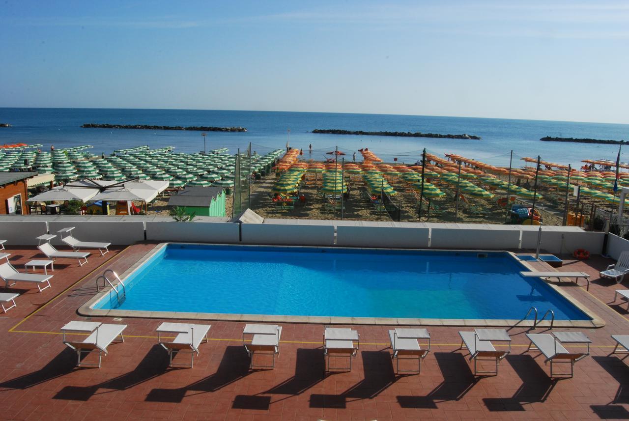 Hotel Embassy Pesaro Eksteriør billede