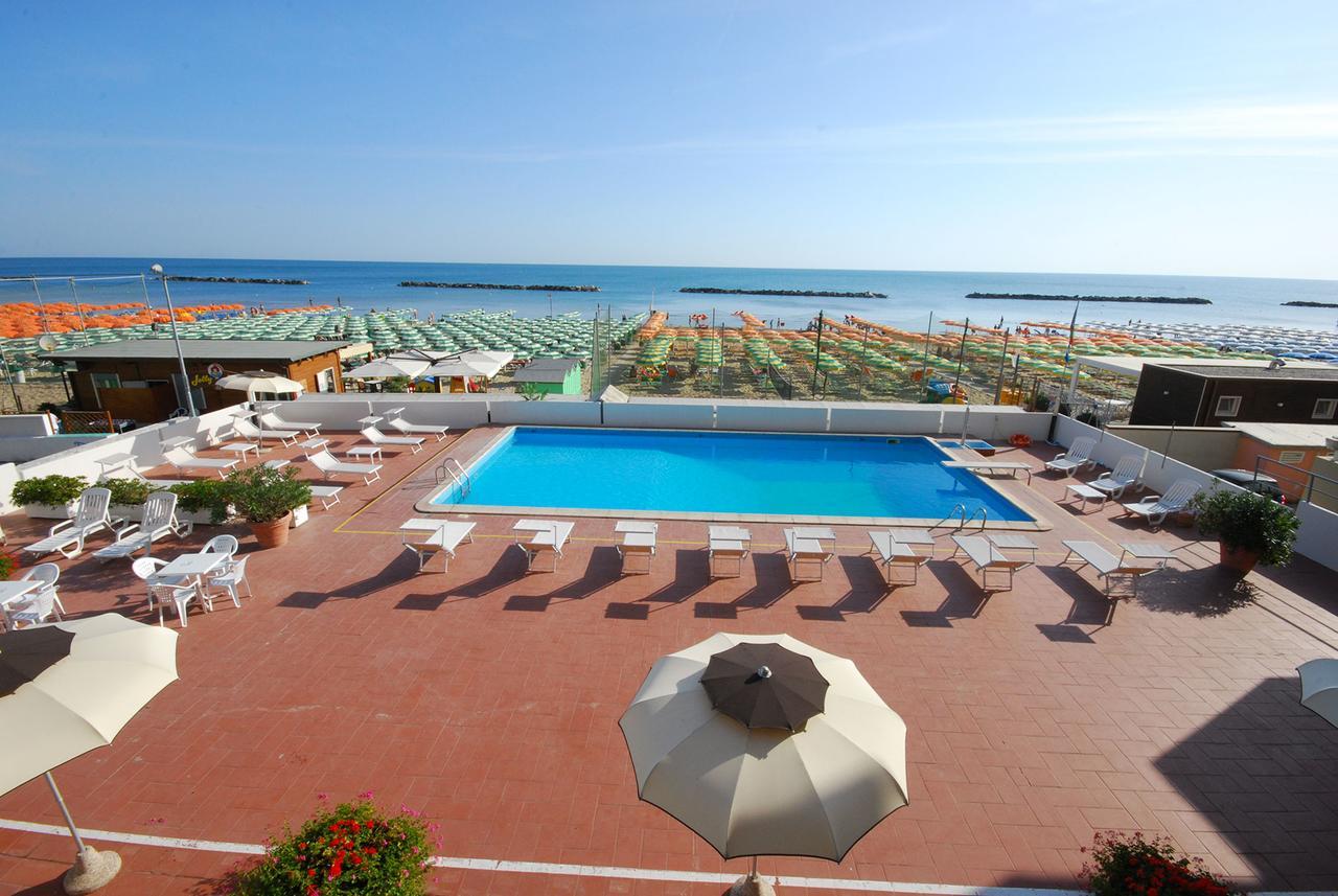 Hotel Embassy Pesaro Eksteriør billede